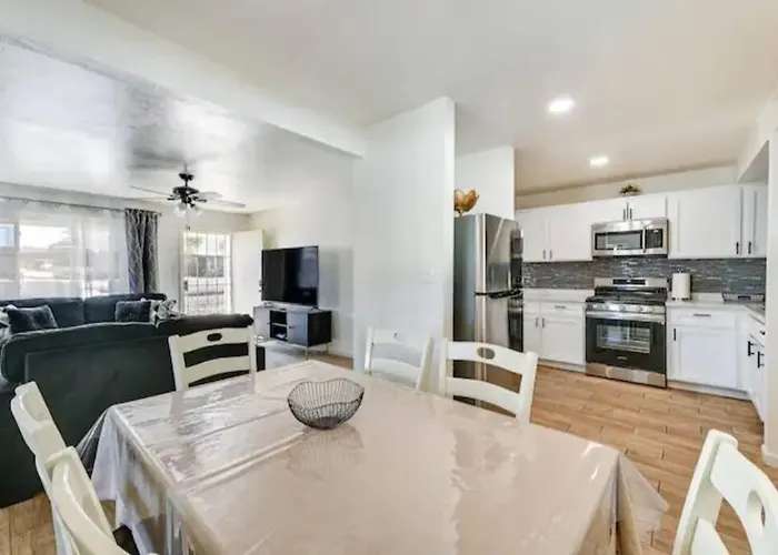 Cozy And Peaceful Vacation With Pool Holiday home Yuma